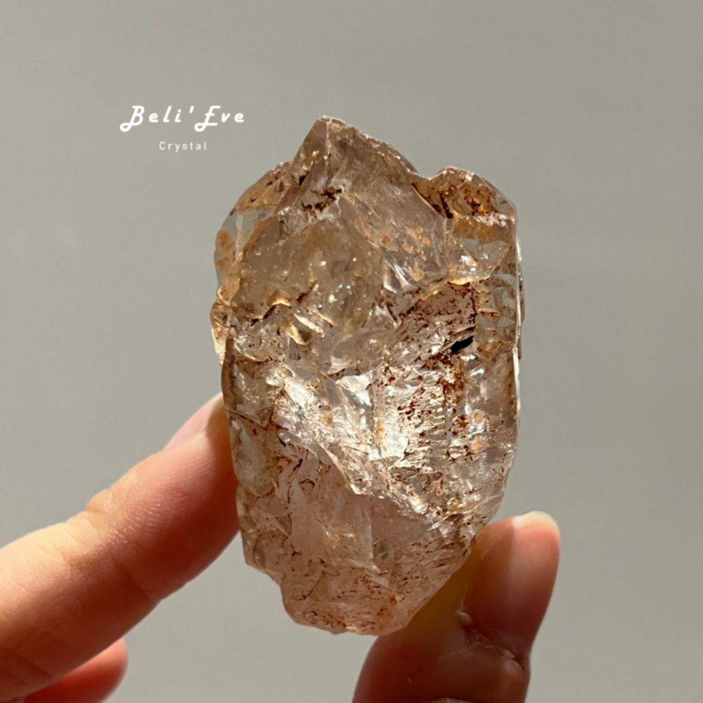 『手握療癒』骸骨水晶 骨骸水晶(Elestial Quartz / Skeletal Crystal) 芬斯特水晶