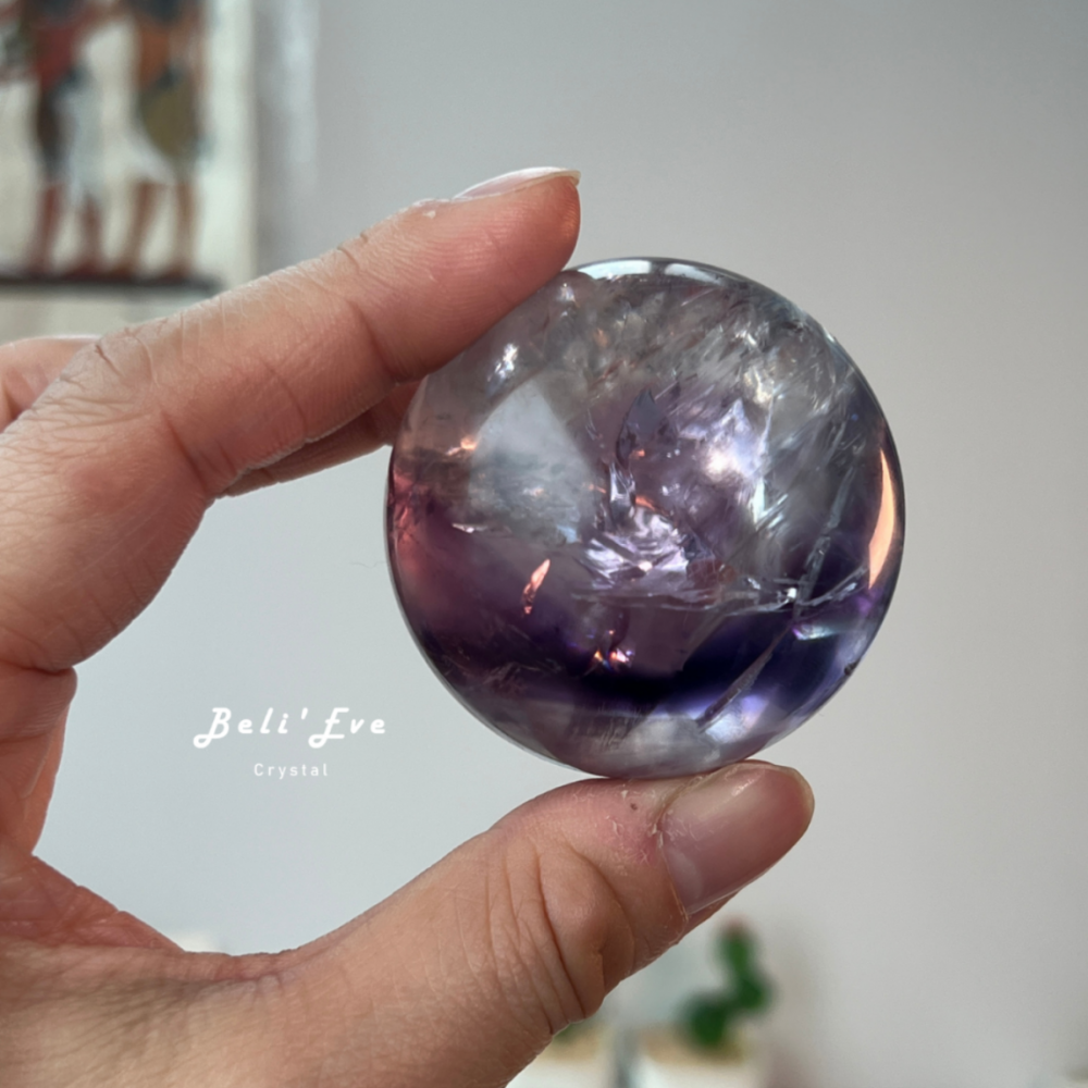 『達碧茲效應』紫水晶球 天然金字塔型態 大爆彩 5CM 風水石 附贈底座