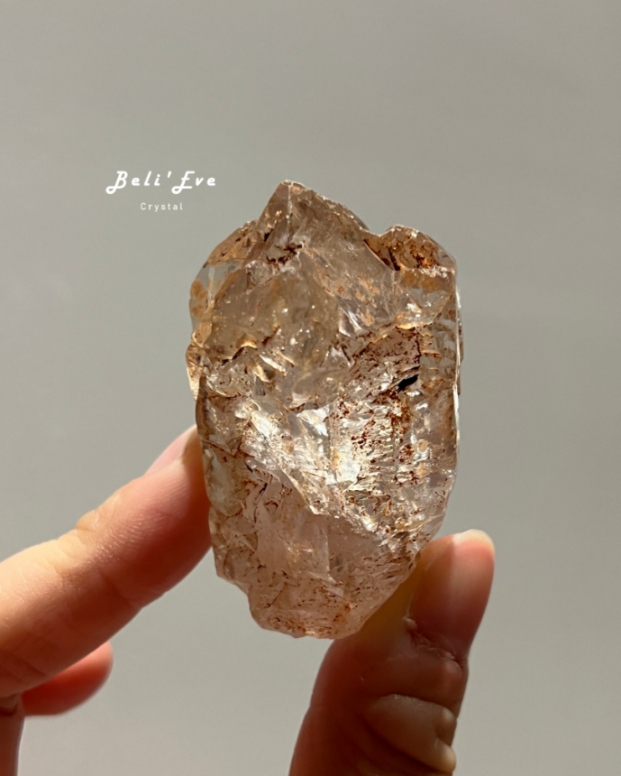 『手握療癒』骸骨水晶 骨骸水晶(Elestial Quartz / Skeletal Crystal)  芬斯特水晶