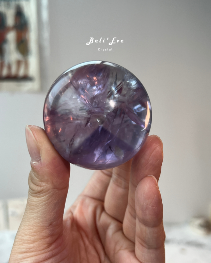 『達碧茲效應』紫水晶球 天然金字塔型態 大爆彩 5CM 風水石 附贈底座